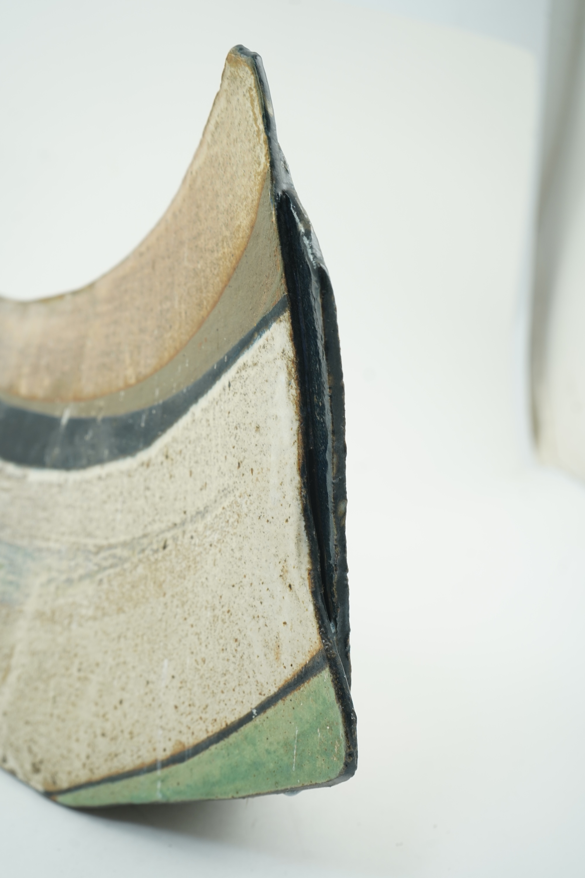 Jill Fanshawe Kato (b.1943): A stoneware Ikebana vase